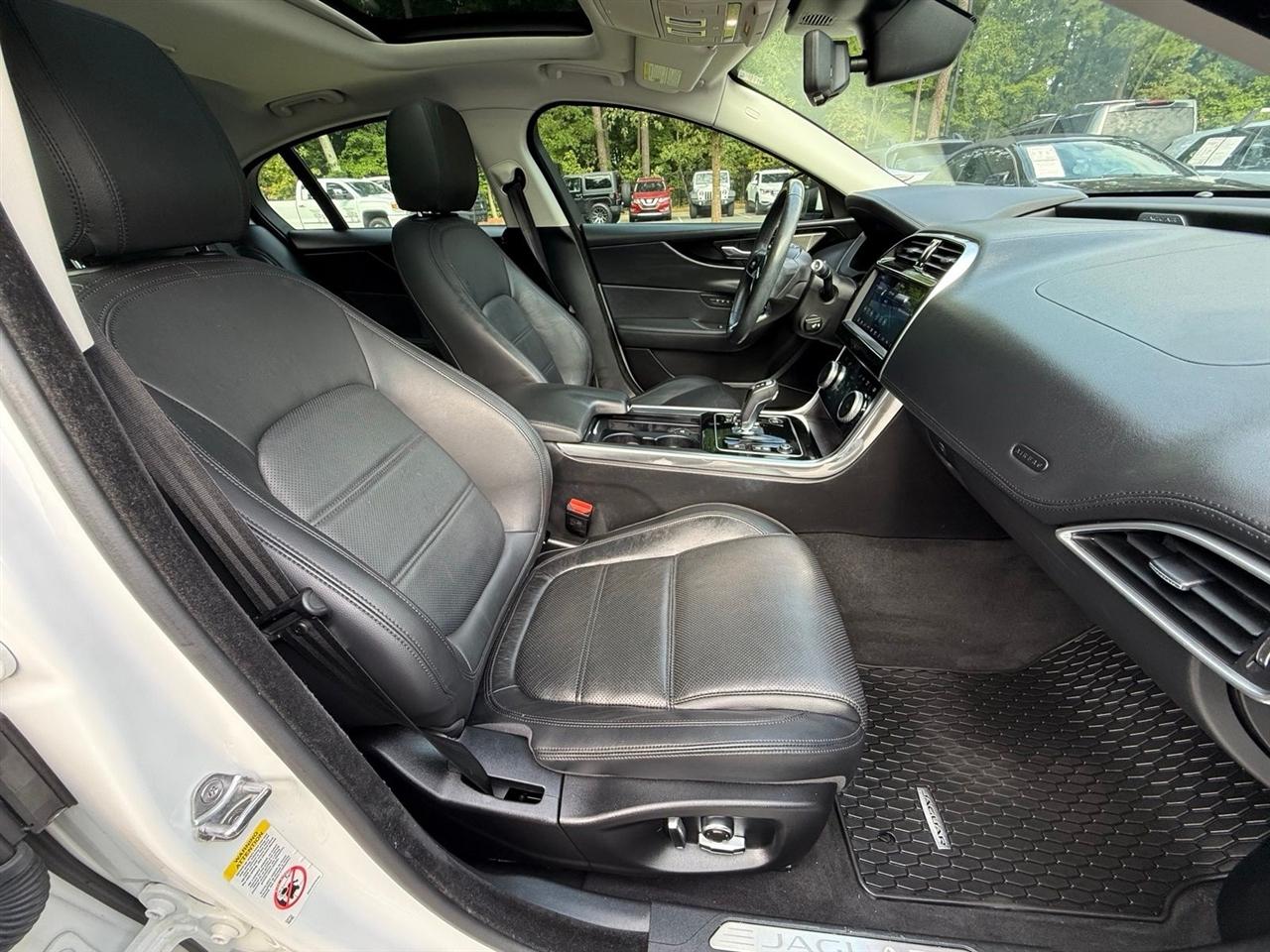 Jaguar XE  2020