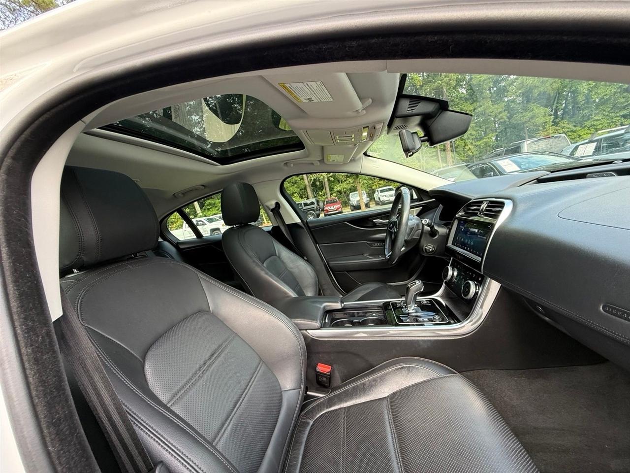 Jaguar XE  2020