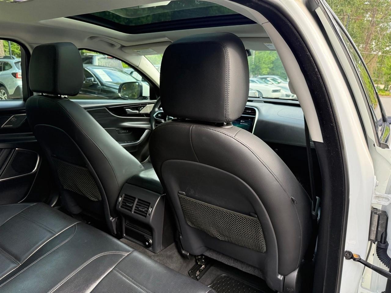 Jaguar XE  2020
