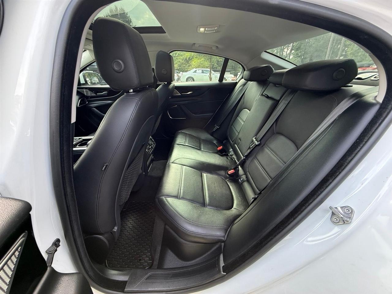Jaguar XE  2020