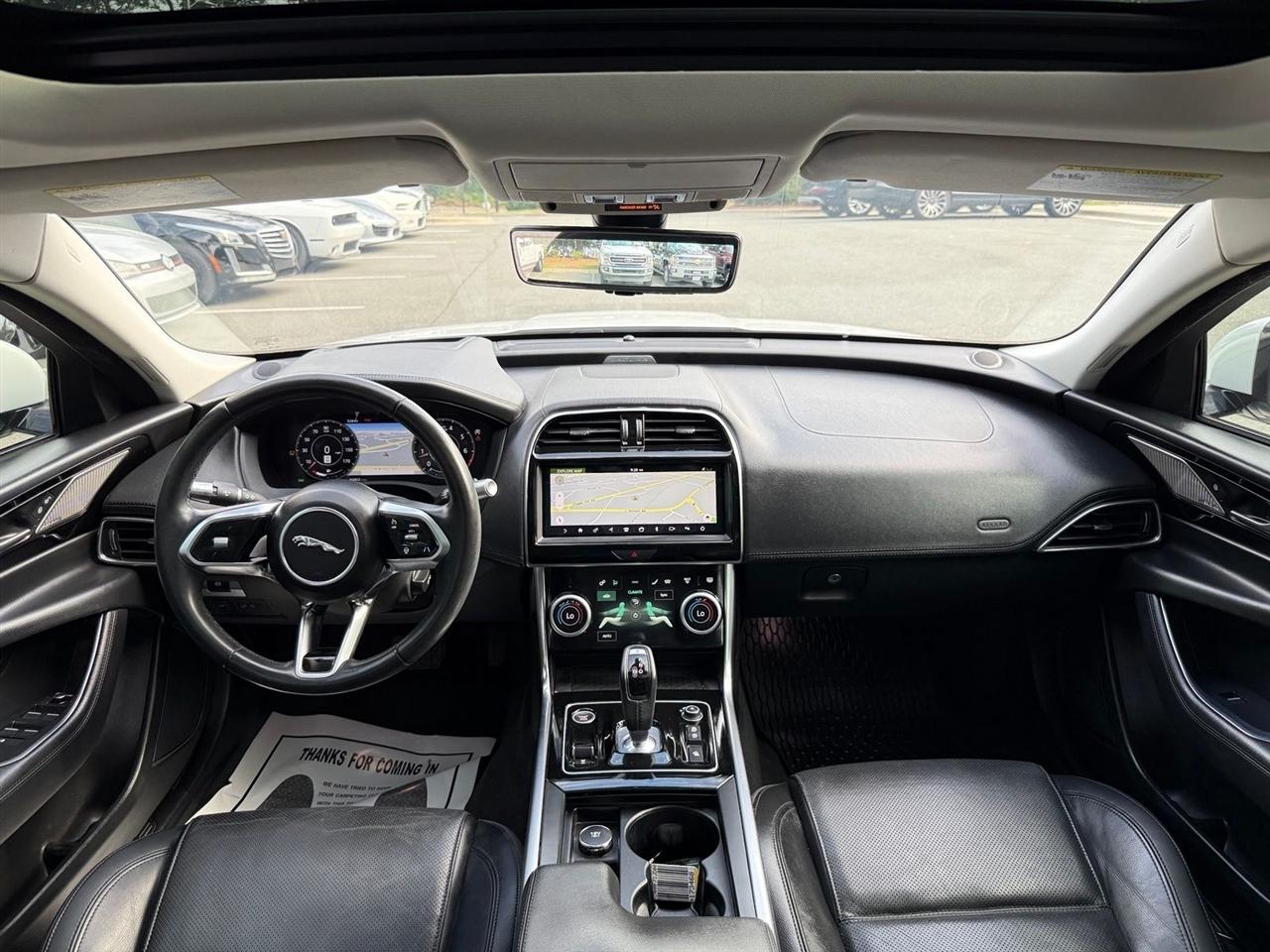 Jaguar XE  2020