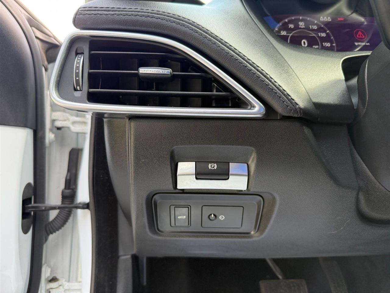 Jaguar XE  2020