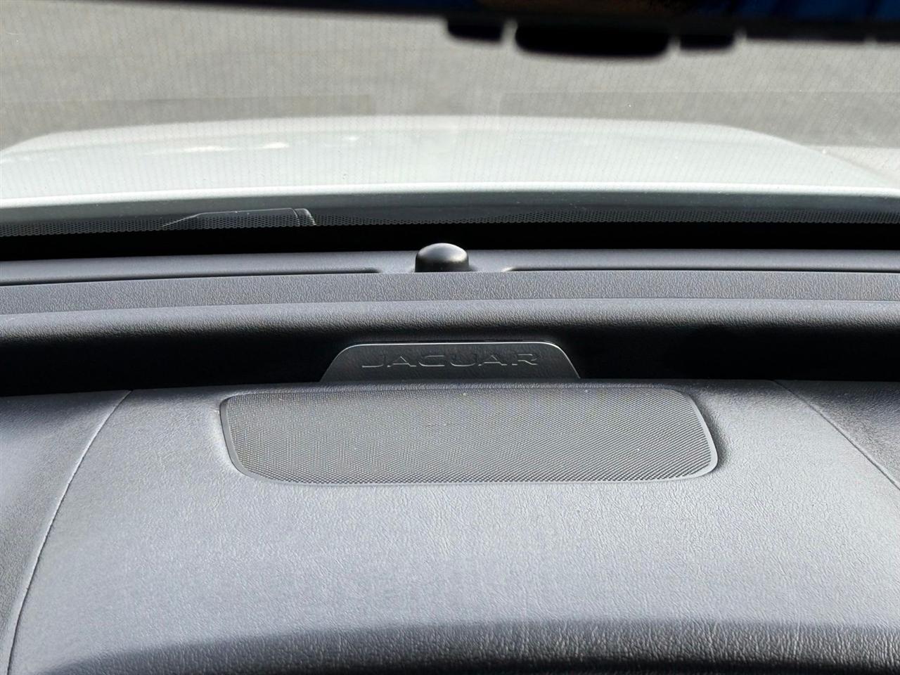Jaguar XE  2020