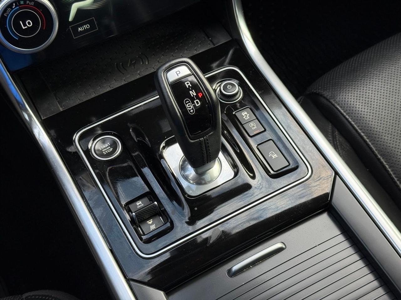 Jaguar XE  2020