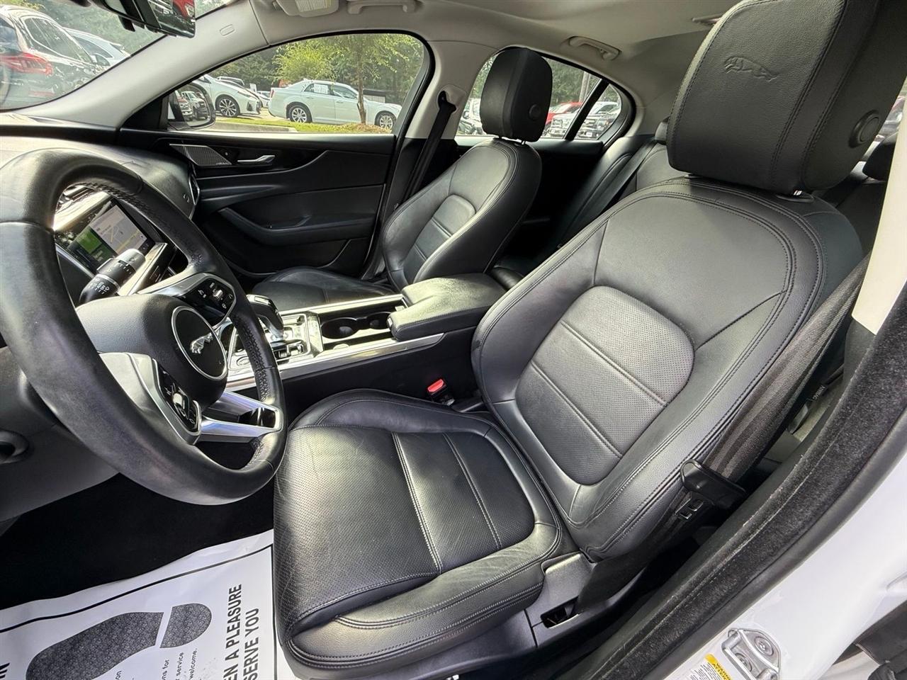 Jaguar XE  2020