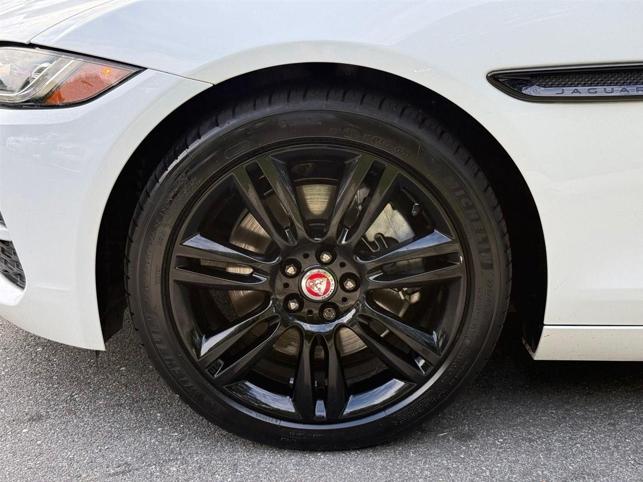 Jaguar XE  2020