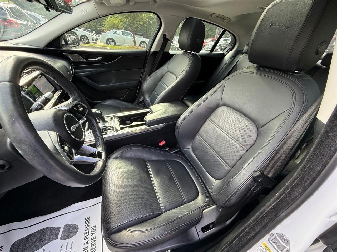 Jaguar XE  2020