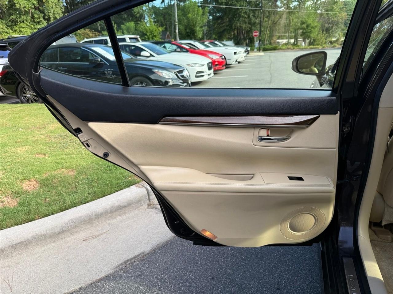 Lexus ES 350  2015