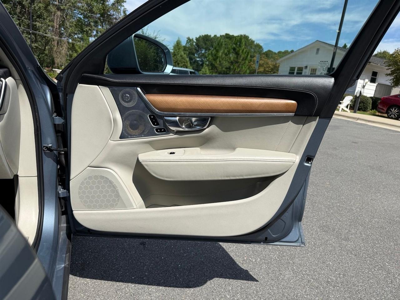Volvo S90  2017