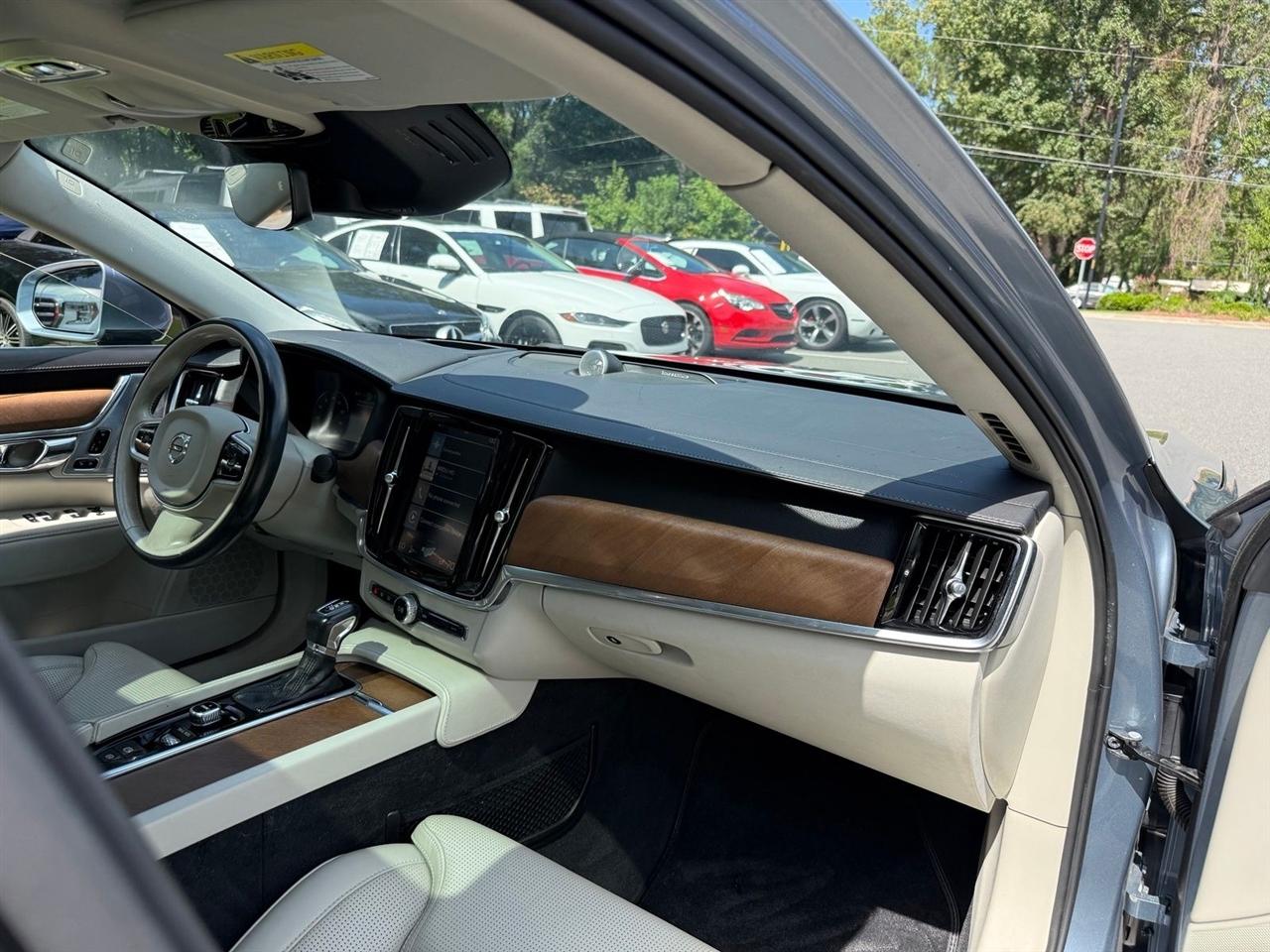 Volvo S90  2017