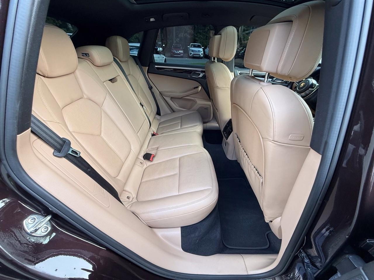 Porsche Macan  2020
