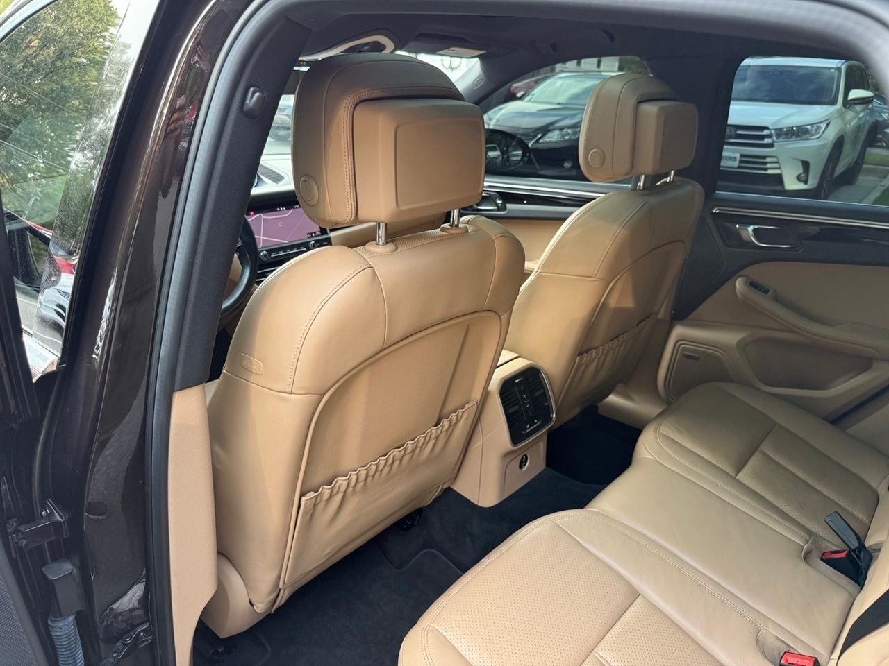 Porsche Macan  2020