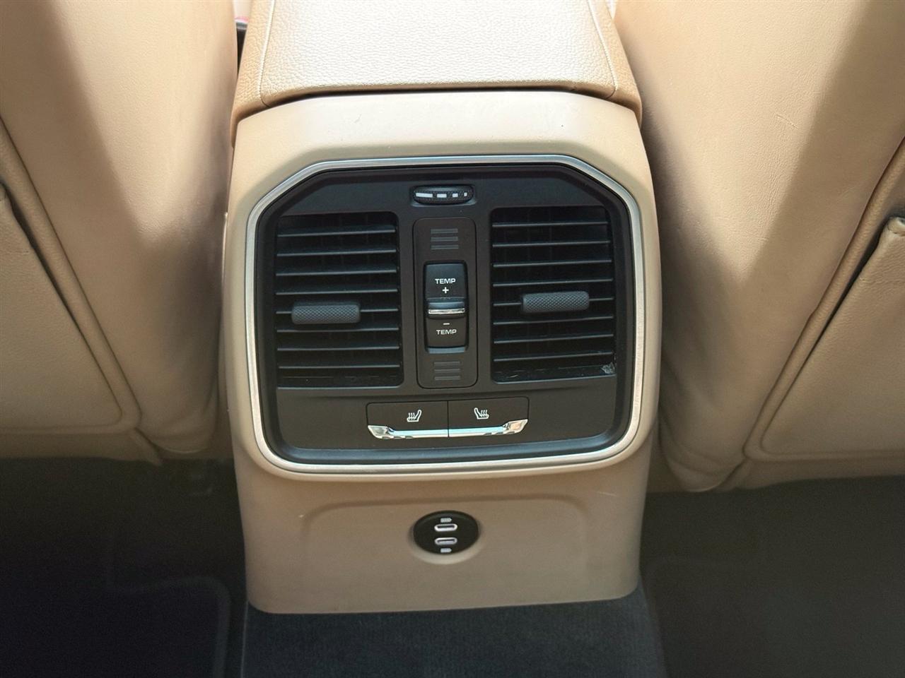 Porsche Macan  2020