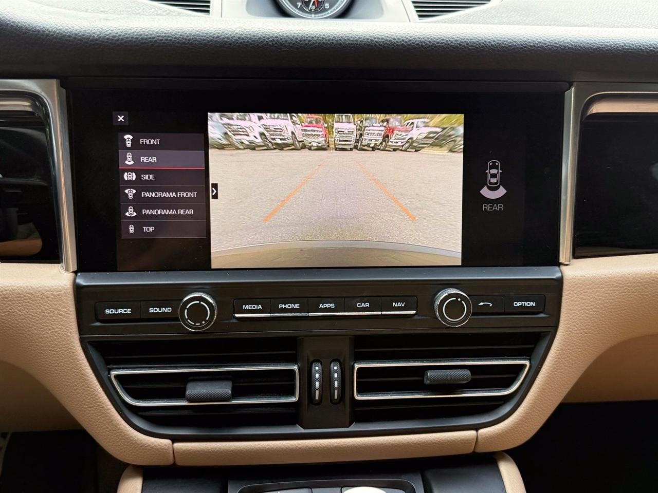 Porsche Macan  2020