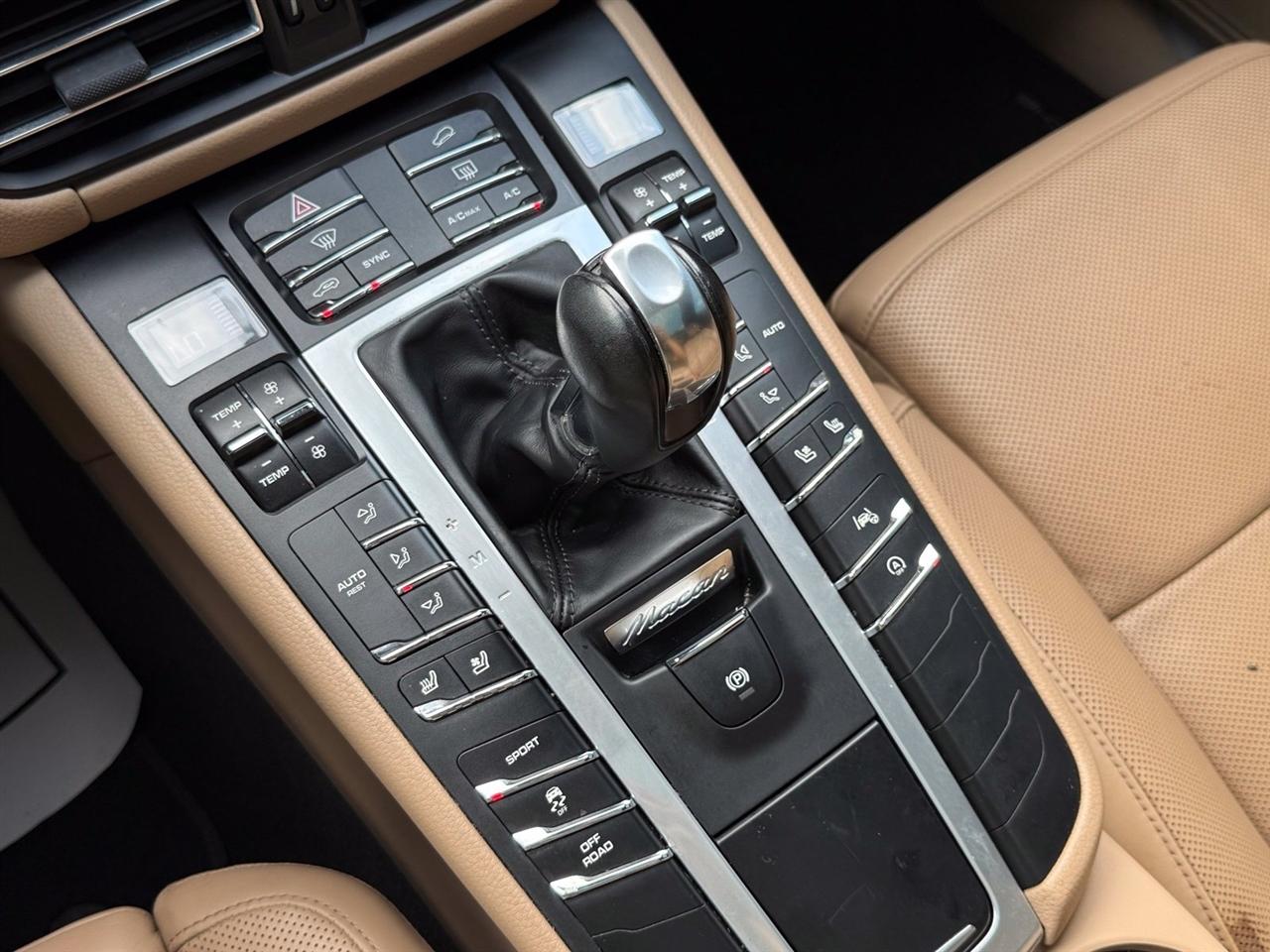 Porsche Macan  2020