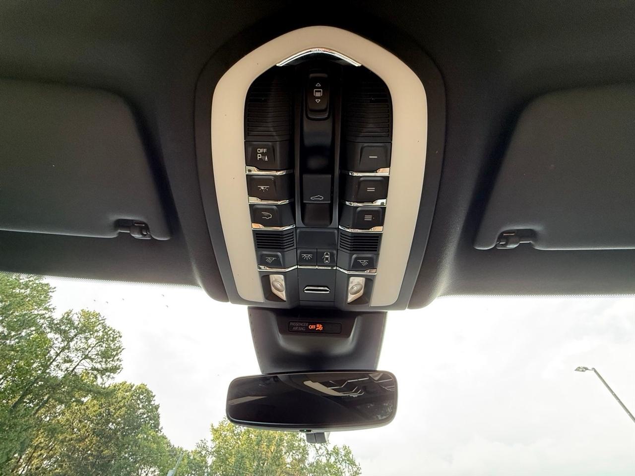 Porsche Macan  2020