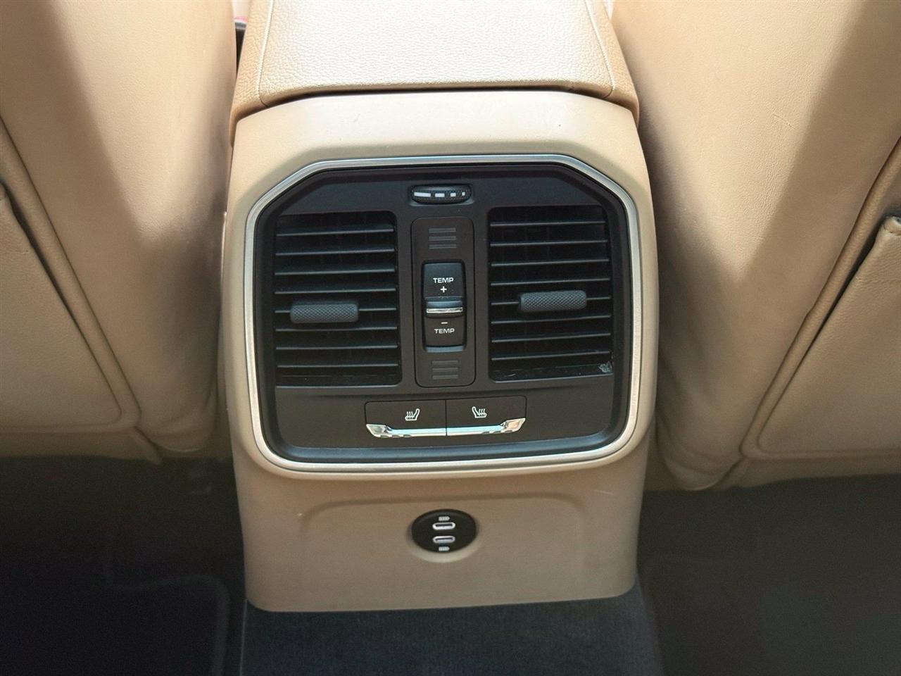 Porsche Macan  2020