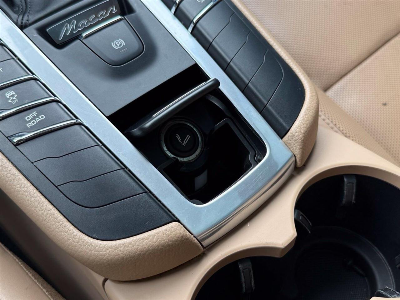Porsche Macan  2020