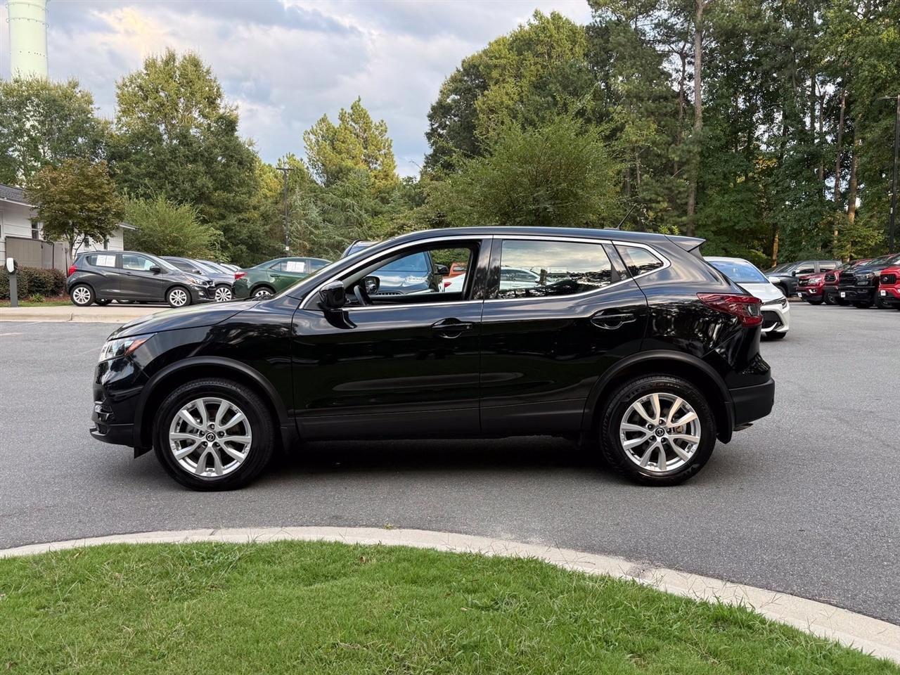 Nissan Rogue Sport  2021