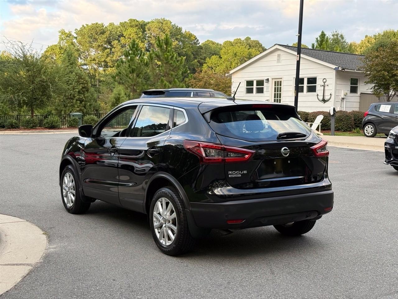 Nissan Rogue Sport  2021