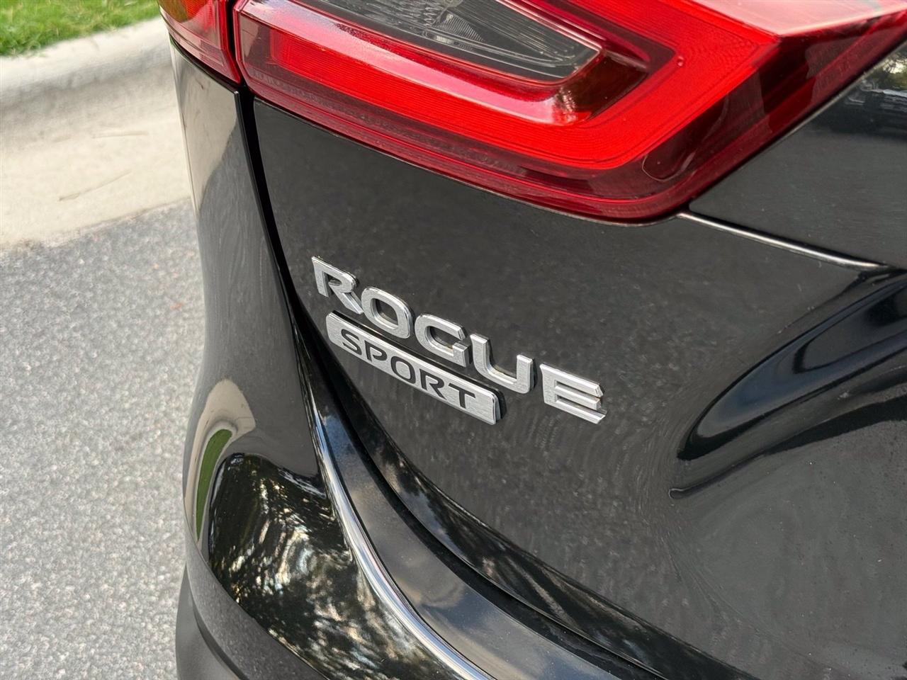 Nissan Rogue Sport  2021