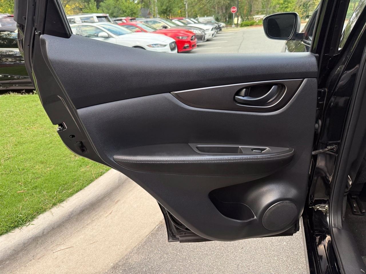 Nissan Rogue Sport  2021