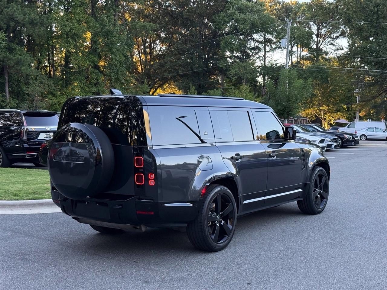 Land Rover Defender  2024