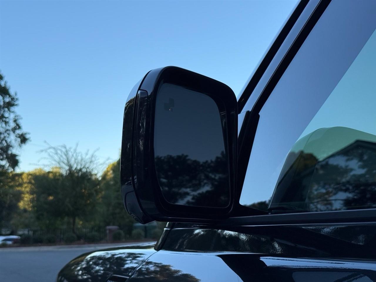 Land Rover Defender  2024