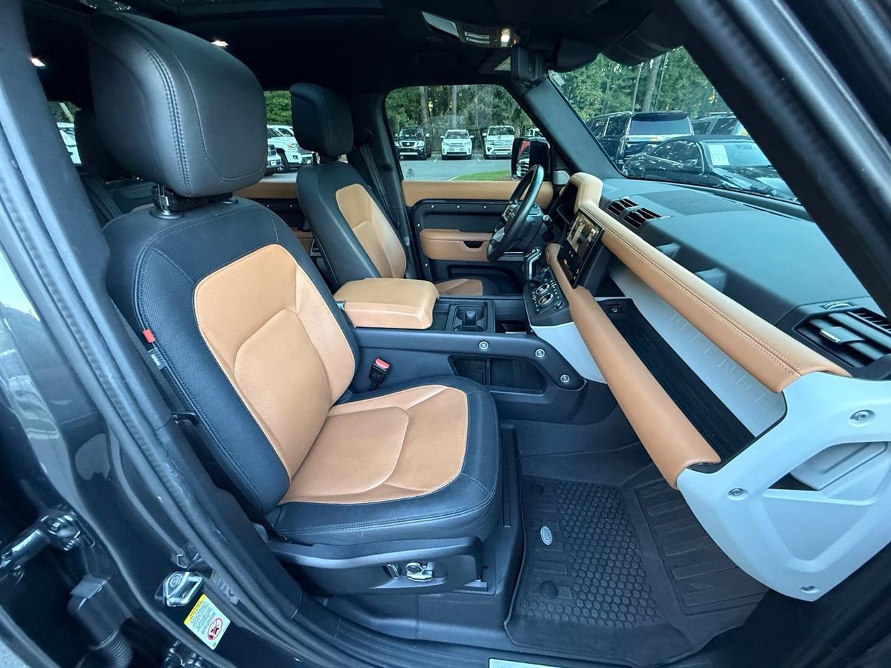 Land Rover Defender  2024