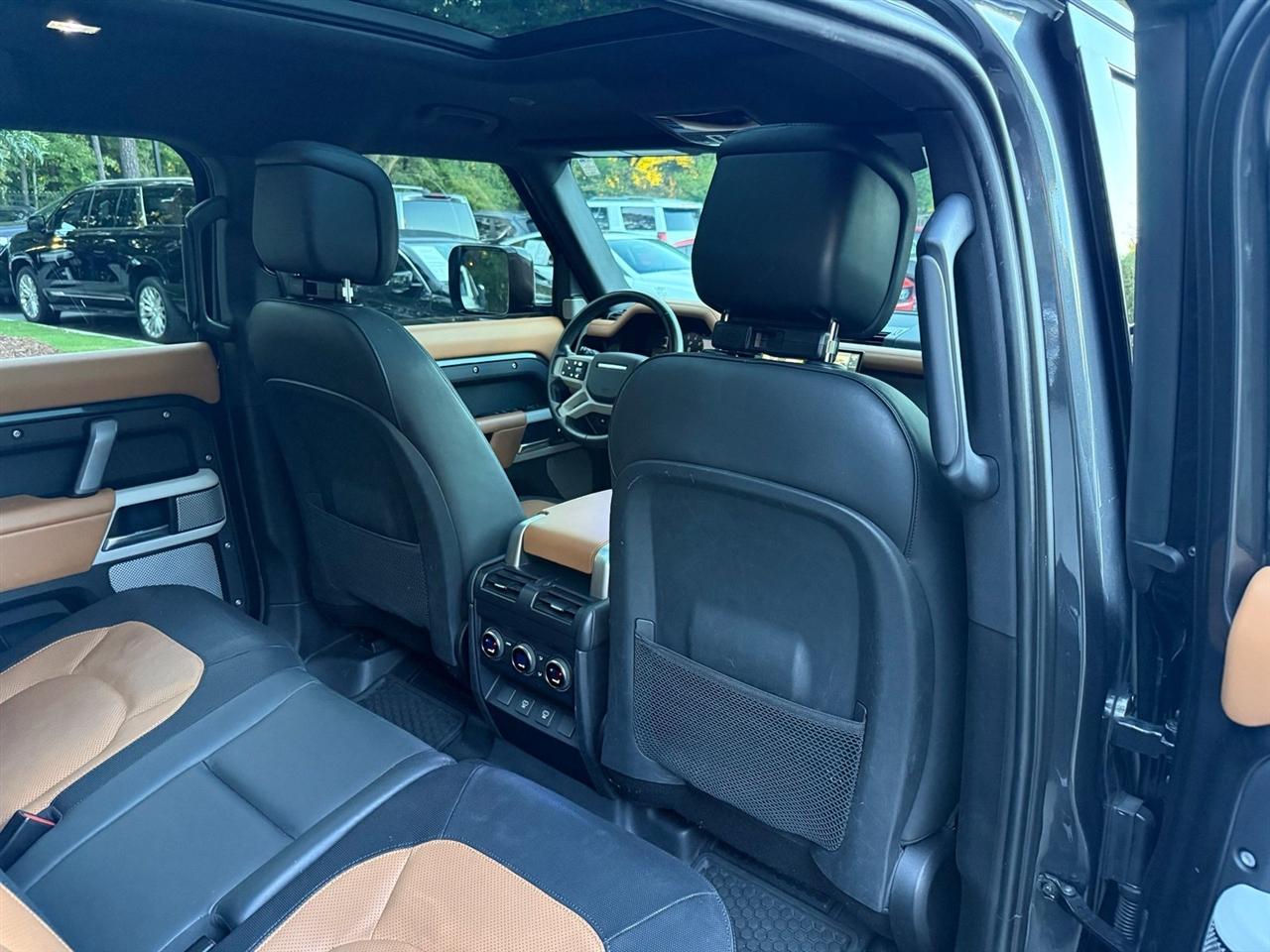 Land Rover Defender  2024