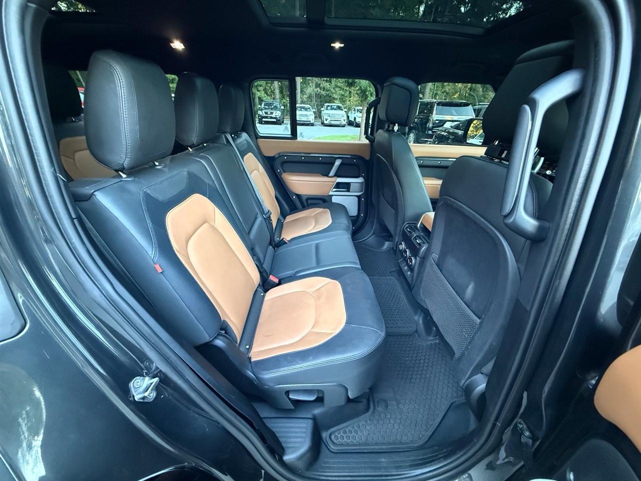 Land Rover Defender  2024