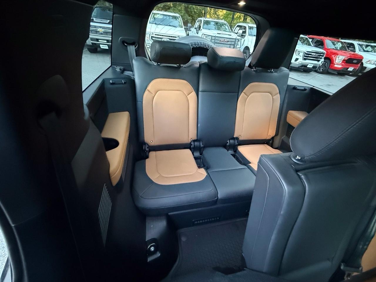 Land Rover Defender  2024
