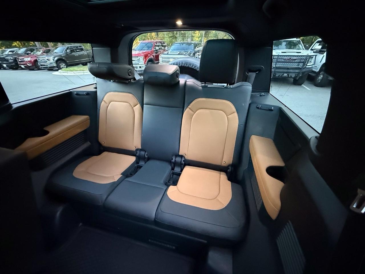 Land Rover Defender  2024