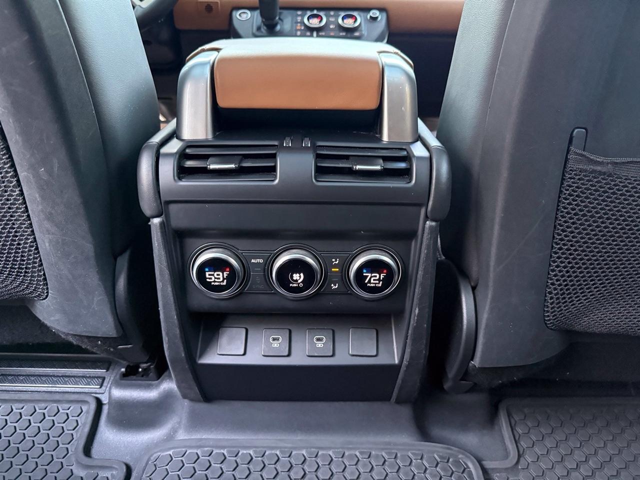 Land Rover Defender  2024