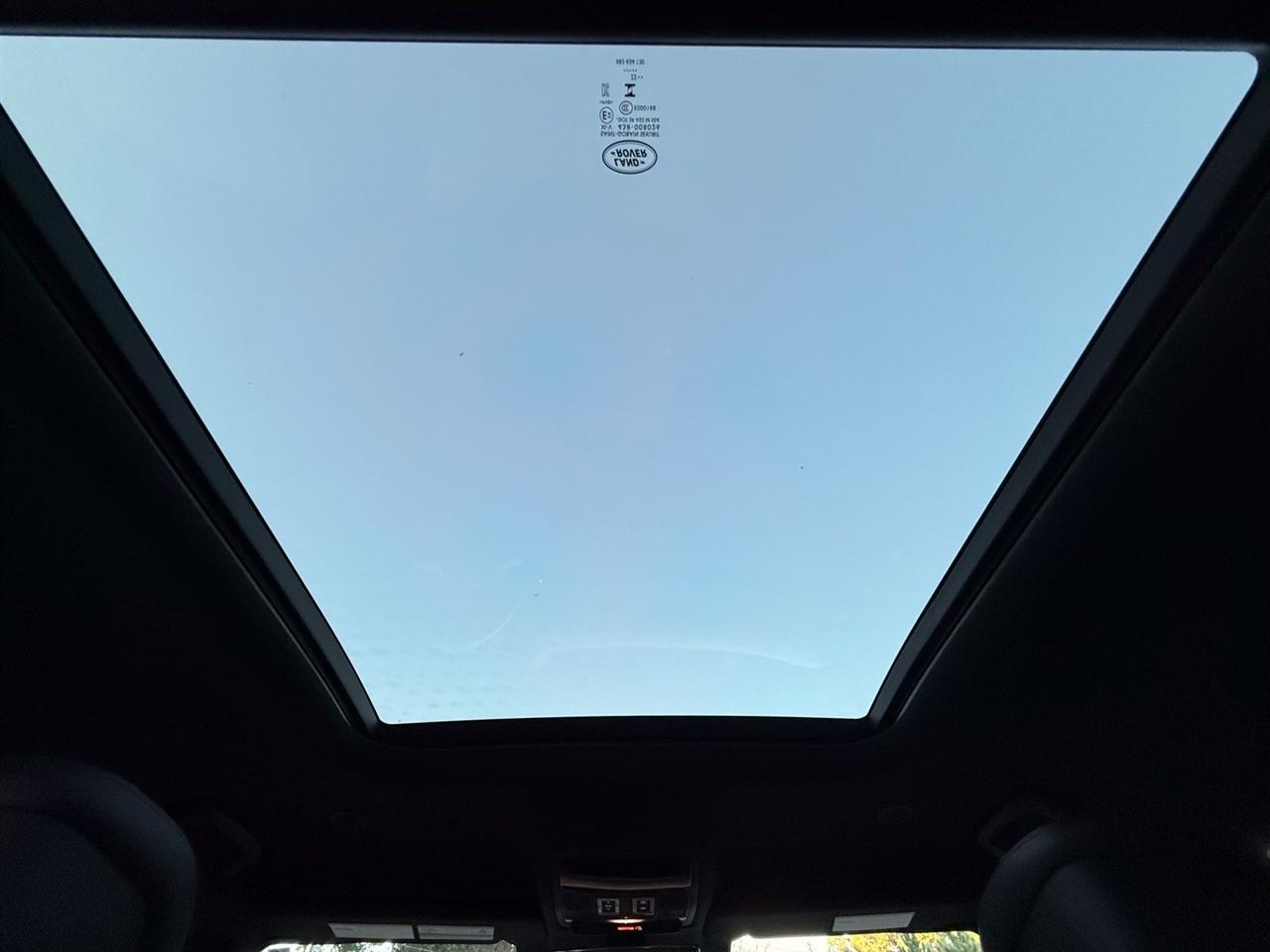 Land Rover Defender  2024