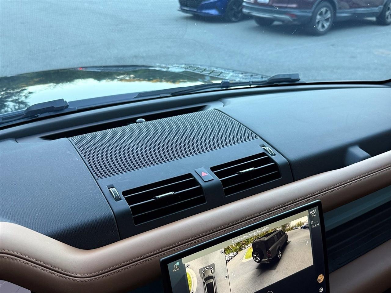 Land Rover Defender  2024