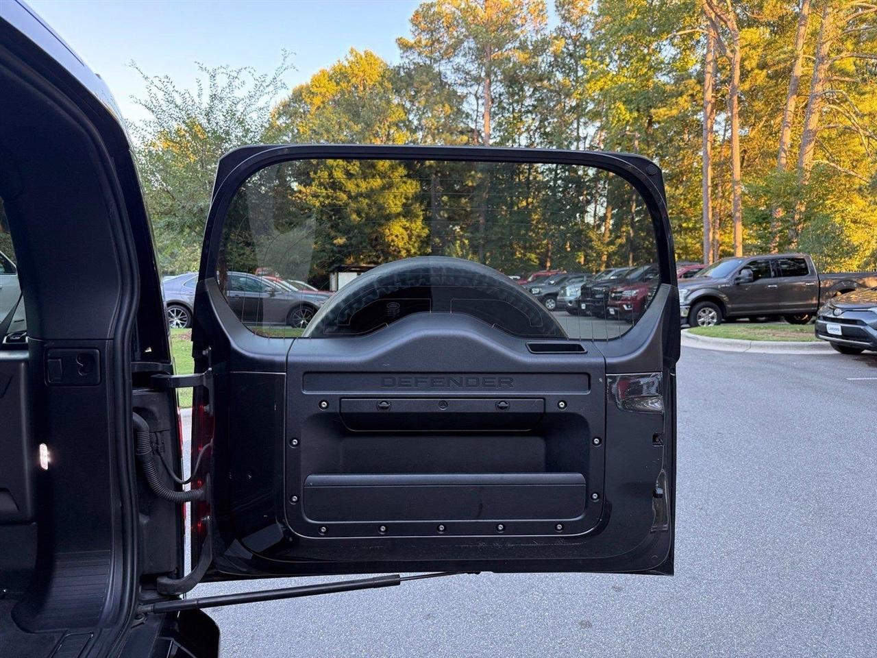 Land Rover Defender  2024