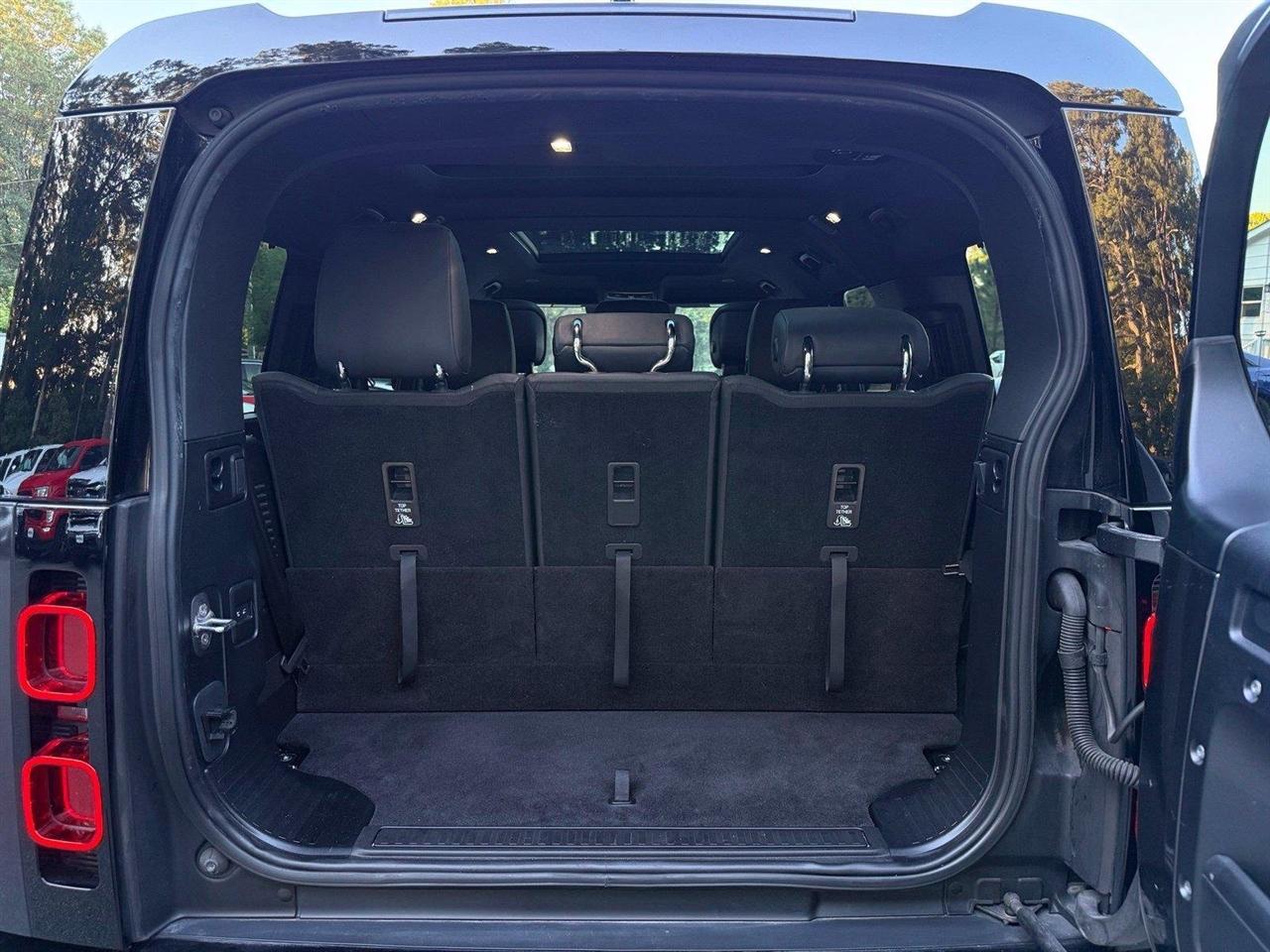 Land Rover Defender  2024