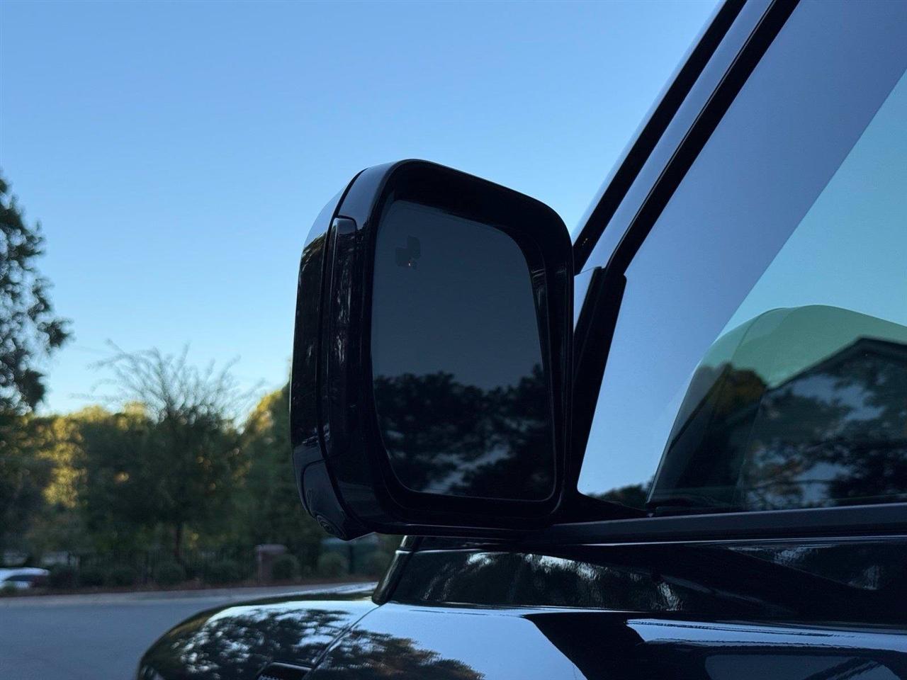 Land Rover Defender  2024