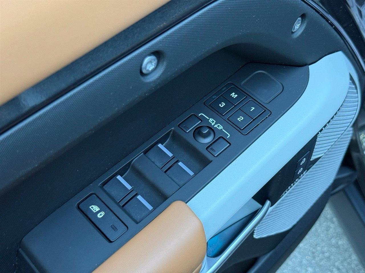 Land Rover Defender  2024