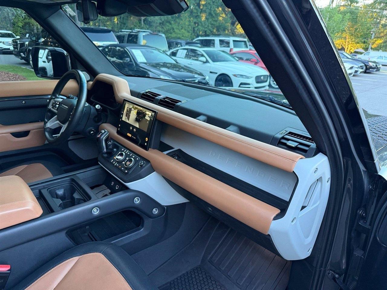 Land Rover Defender  2024