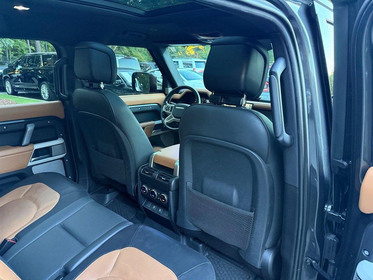 Land Rover Defender  2024