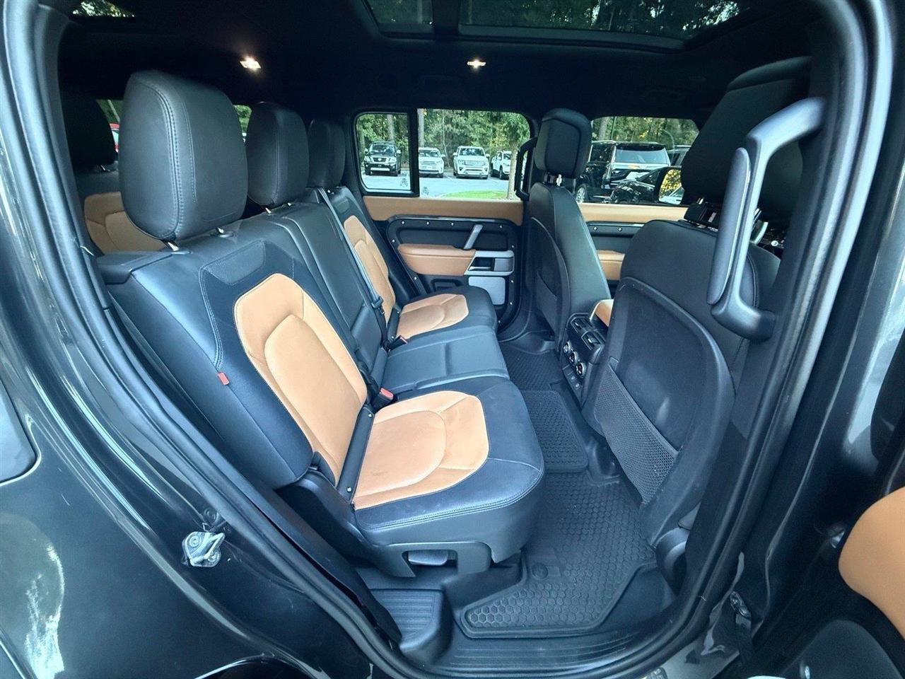 Land Rover Defender  2024