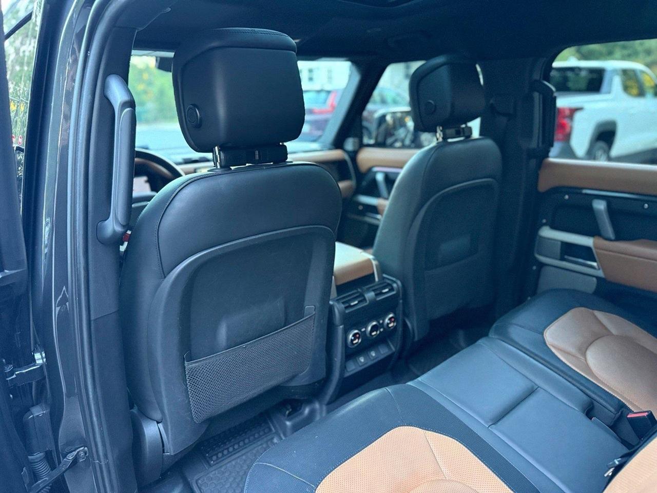 Land Rover Defender  2024