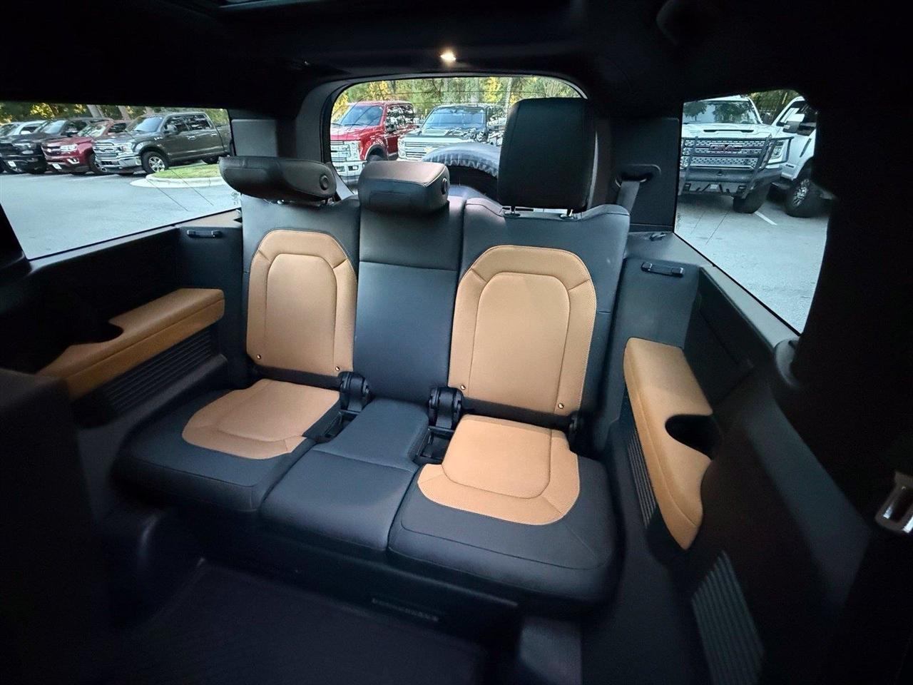 Land Rover Defender  2024