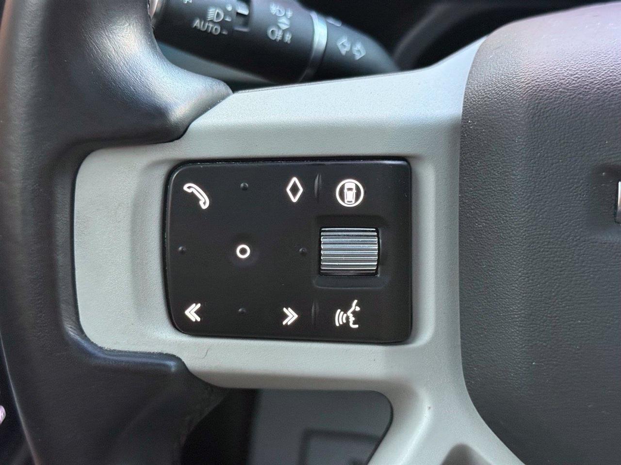 Land Rover Defender  2024