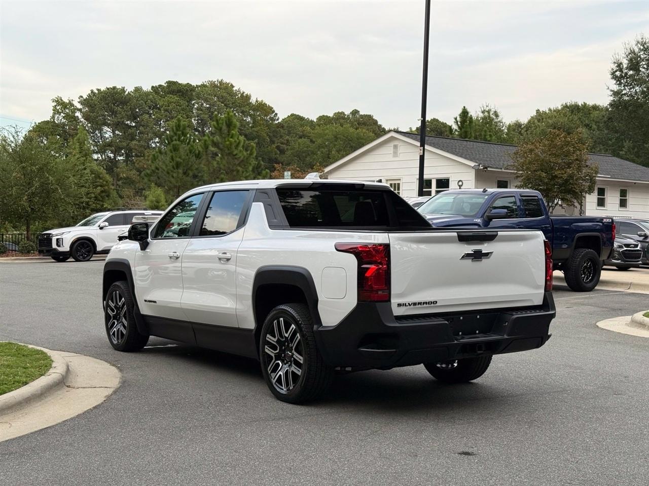 Chevrolet Silverado EV  2026