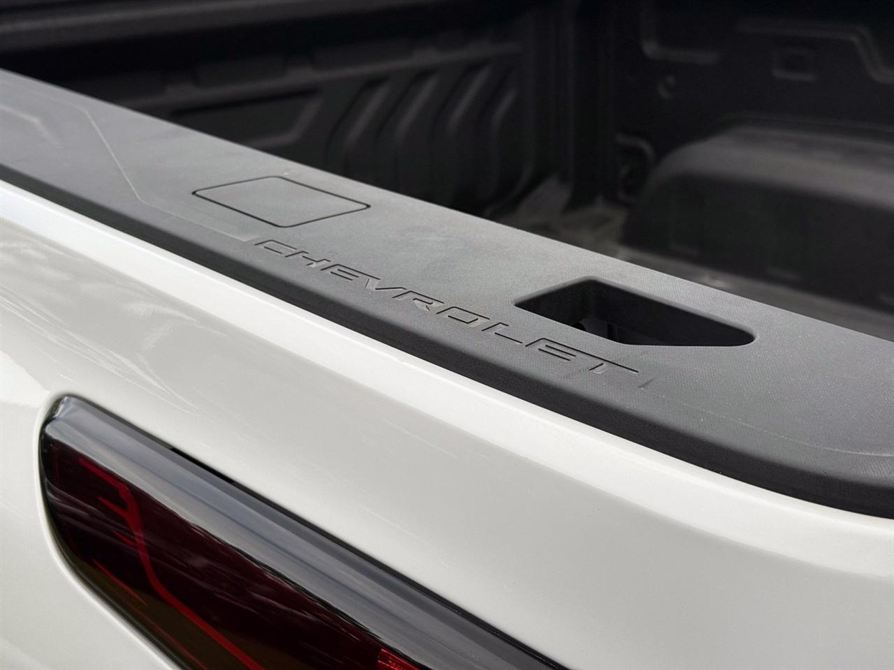 Chevrolet Silverado EV  2026