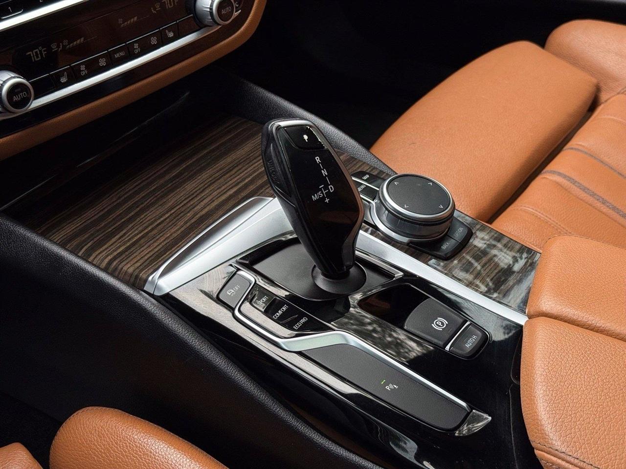 BMW 5-Series  2018