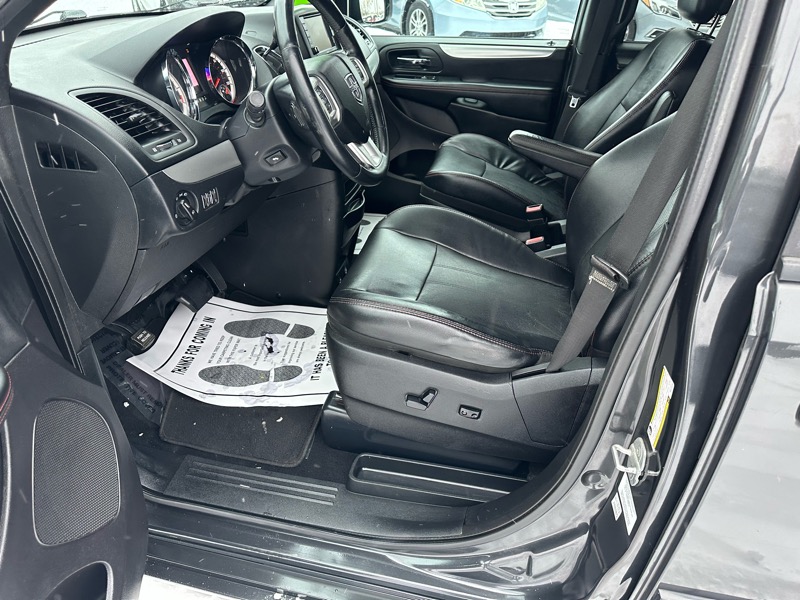 Dodge Grand Caravan R/T 2011